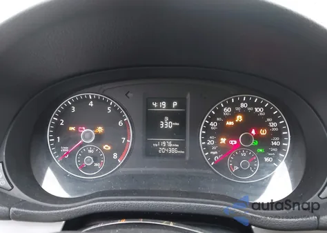 2013 Volkswagen Passat S z USA, uszkodzony, nr VIN 1VWAP7A32DC033648